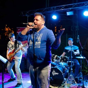 Performing some Alice In Chains